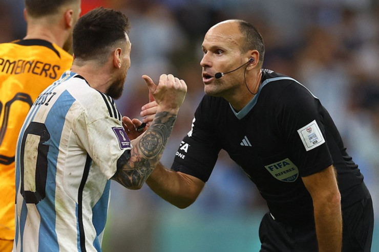 Messi Niderland – Argentina oyununun hakiminə niyə zəng edib? 