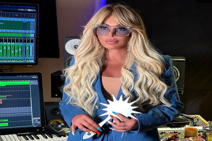 Aygün Kazımovanın geyimi  göz qamaşdırdı 