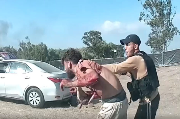 HƏMAS israilli girovları güllələdi - Qorxunc görüntülər  