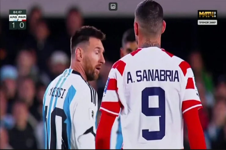 Messiyə tüpürdü -  VİDEO 