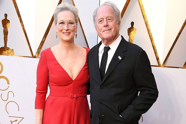 Dünya şöhrətli aktrisa 45 illik ərindən  boşandı