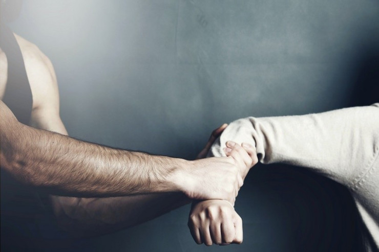 Küçədə gənc qıza təcavüz etdi - VİDEO 