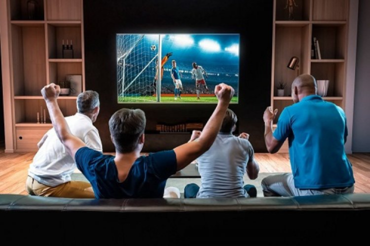 Xalq artisti telekanalları  apteklə   müqayisə etdi