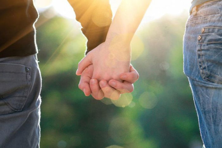 Anasının yığdığı yarım milyonu sevgilisinə xərclədi 