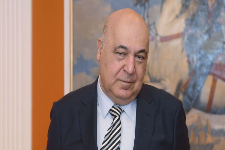 Çingiz Abdullayev OD PÜSKÜRDÜ:  "Zəhləmi töküblər"