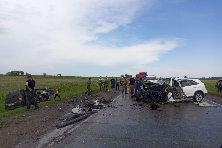 Minik və yük maşınları toqquşdu, iki nəfər öldü