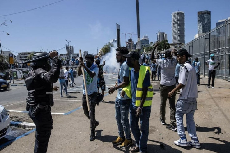 Polislə mühacirlər toqquşdu, 160 nəfər... 