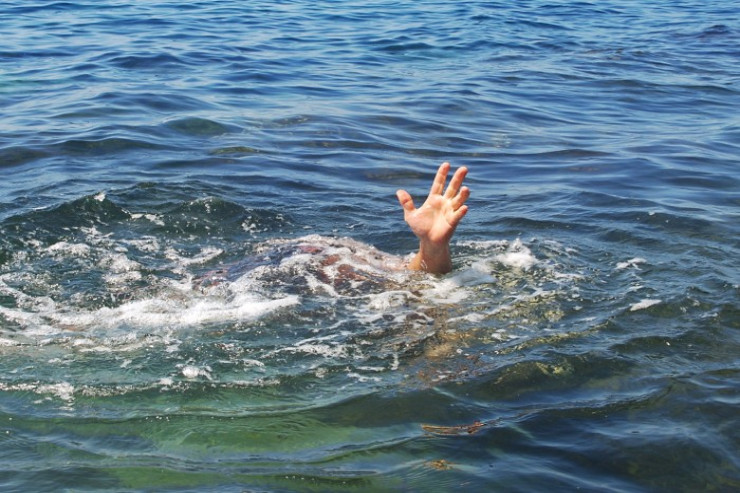 Bakıda gənc oğlan dənizdə boğulub öldü 