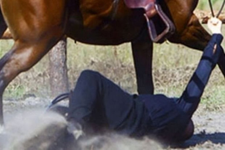 Şəkidə kişi atdan yıxılıb öldü 