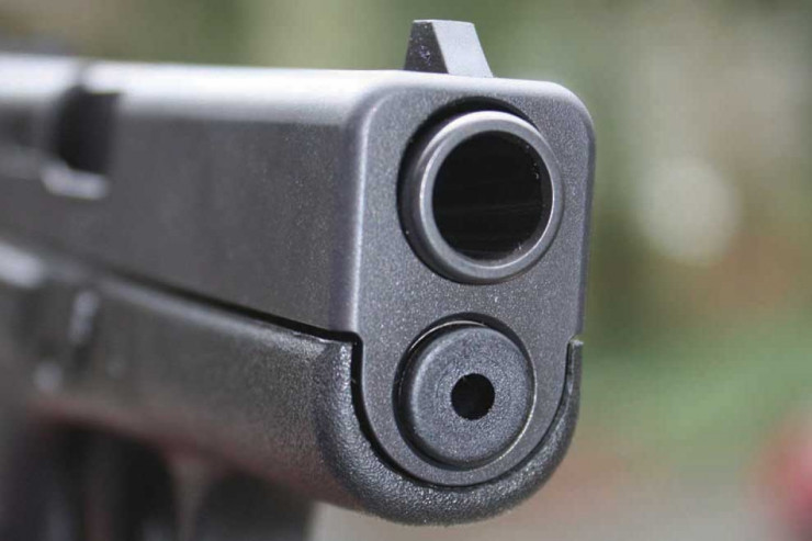 Küçədə  ərini və baldızını güllələdi,  özü intihar etdi