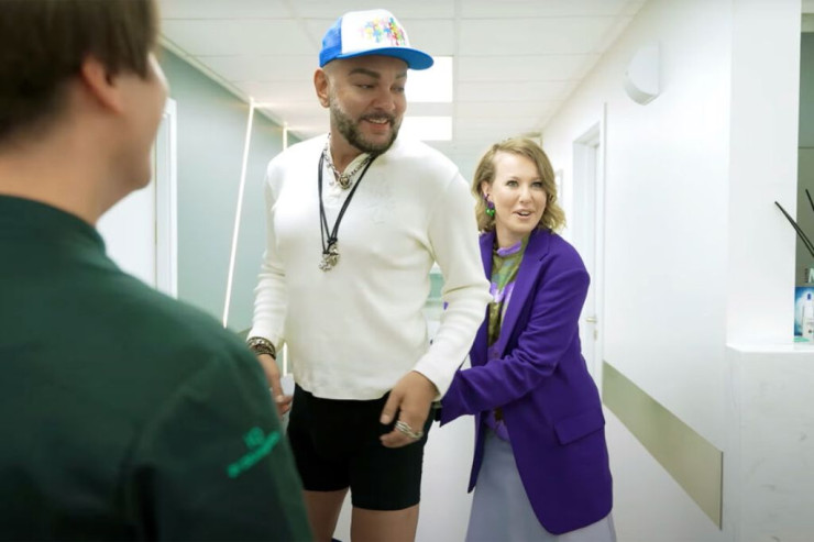 Kirkorov efirdə  şalvarını soyundu,   məşhur aparıcı görün nə etdi? -  VİDEO 