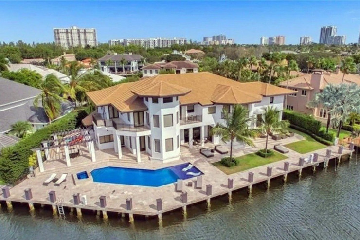 Mayami yaxınlığında  çox baha qiymətə   malikanə aldı