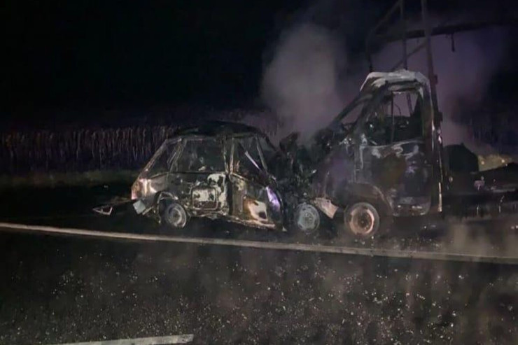 Maşınlar toqquşdu iki nəfər öldü