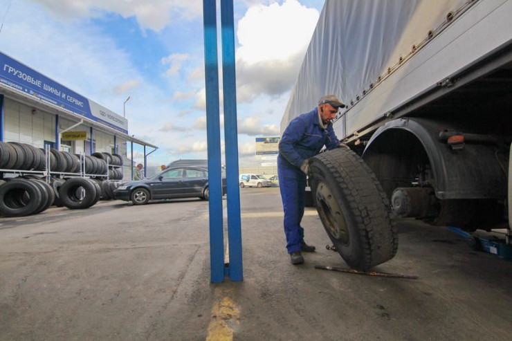 Bakıda FACİƏ:  TIR-ın yükü aşdı, usta altında CAN VERDİ 