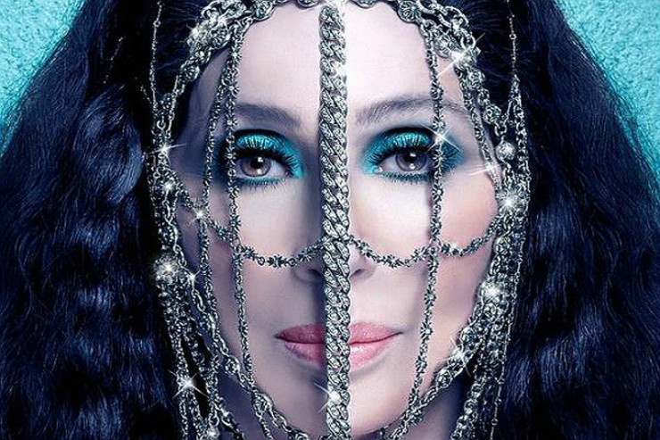 Məşhur müğənni özündən  40 yaş kiçik kişiyə   aşiq oldu