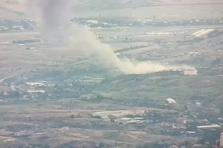 Ermənilərin Xankəndi-Xocalı yolunun kənarındakı anbarı məhv edildi - VİDEO 