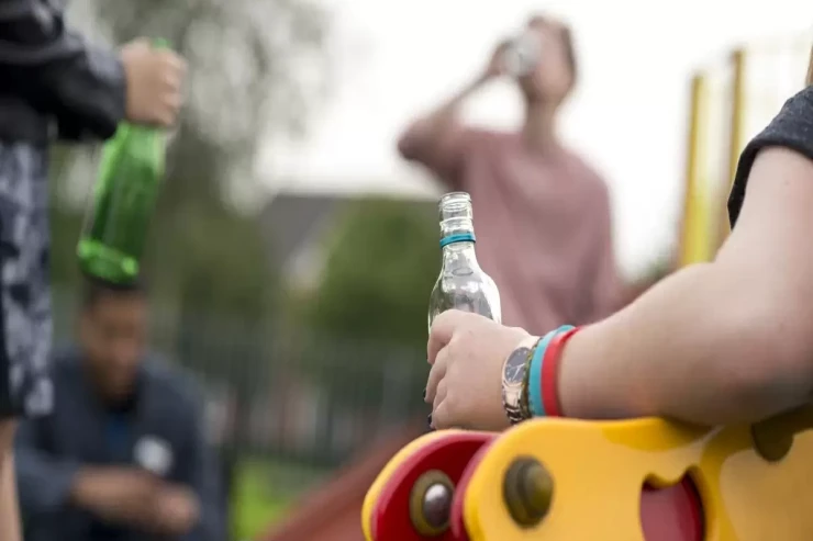 12 yaşlı uşaqlar o qədər araq içdilər ki...