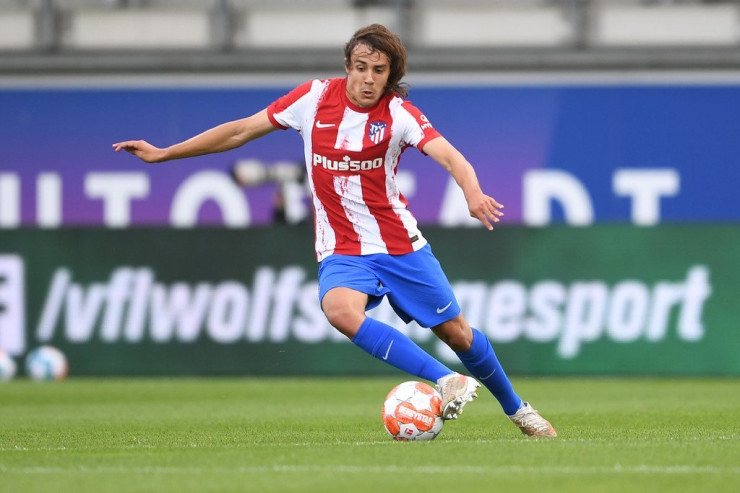 Futbolçu məşq zamanı  arı udub   xəstəxanaya düşdü