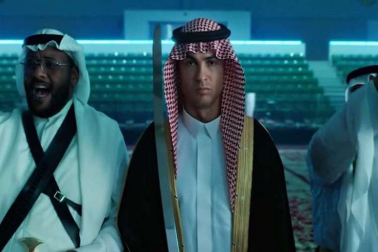 Ronaldo  ərəblər kimi   geyindi - VİDEO 