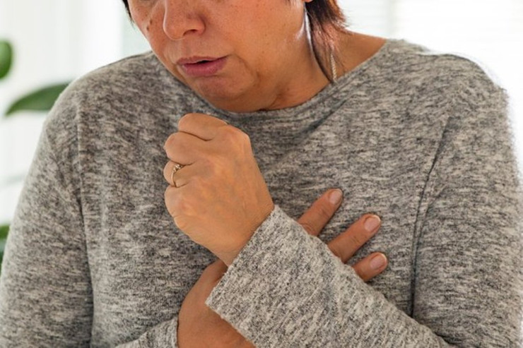 Şiddətli öskürək  qadının qabırğalarını  sındırdı