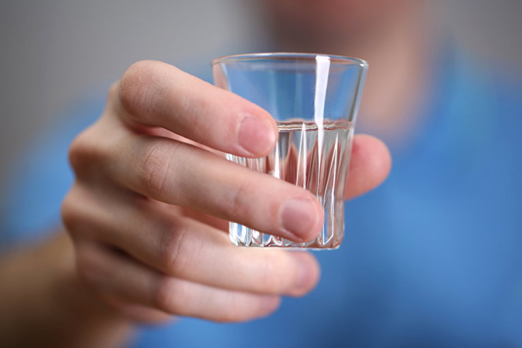 Balakəndə gənc oğlan özünü öldürmək üçün sirkə turşusu içdi 