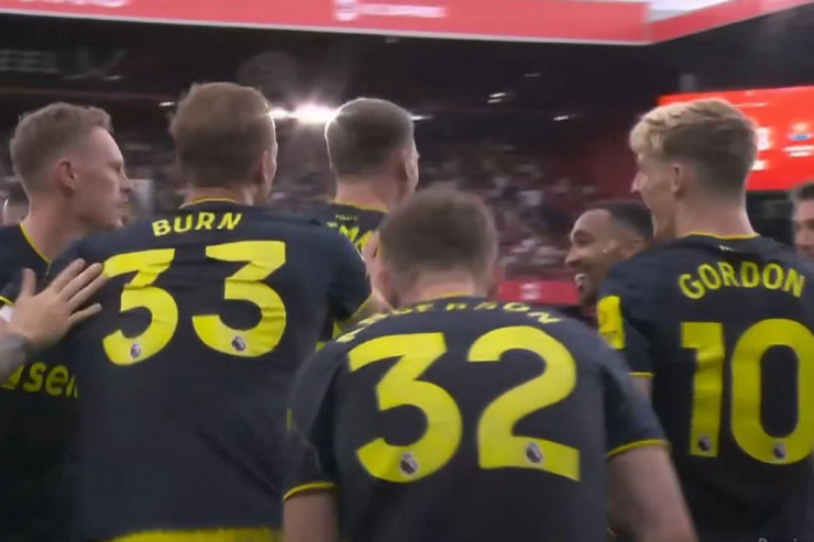 Tarixdə İLK: “Nyukasl”dan  unikal   REKORD