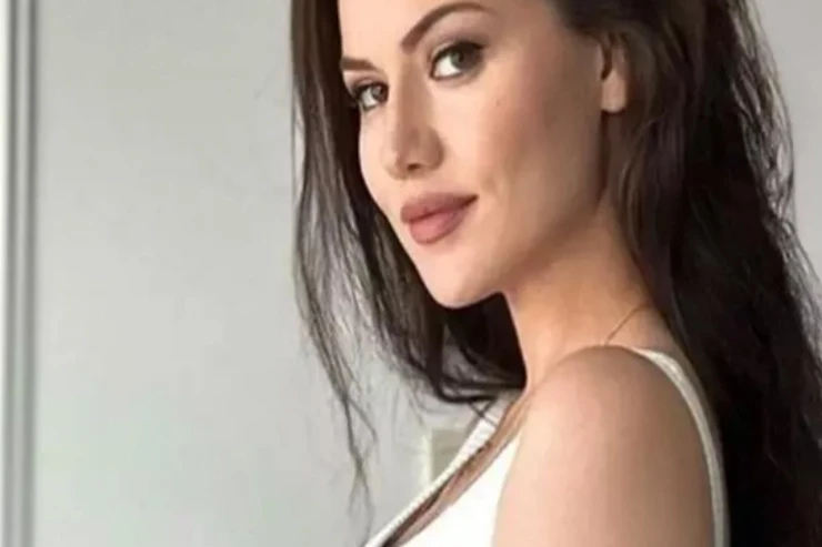 Fahriye Evcen kişik oğlunun fotosunu ilk dəfə paylaşdı