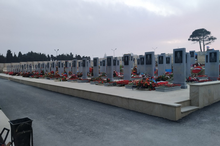 Azərbaycan Vətən müharibəsi şəhidlərini anır - VİDEO 