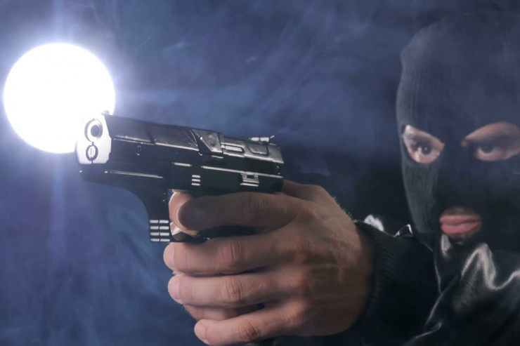 İranda silahlı hücum: 5 polis öldü 