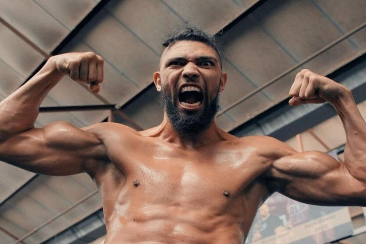 Döyüşdən əvvəl  rəqibinin fotosunu   yedi - VİDEO 