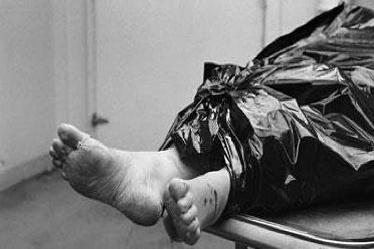 Başına torba keçirilmiş qız meyiti  tapıldı