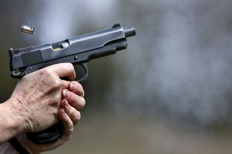 Sabiq polis onu bezdirən uşağı GÜLLƏLƏDİ 