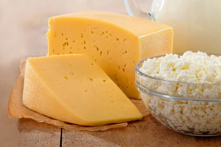 Pendir və ya kəsmik:  50 yaşdan yuxarı insanlar üçün hansı daha sağlamdır?