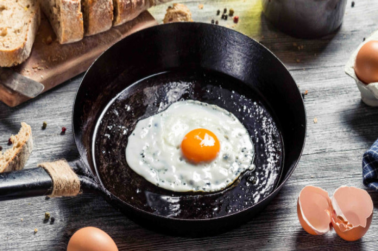 Yumurta bişirəndə  sirkə əlavə edin   – Çox dadlı olacaq