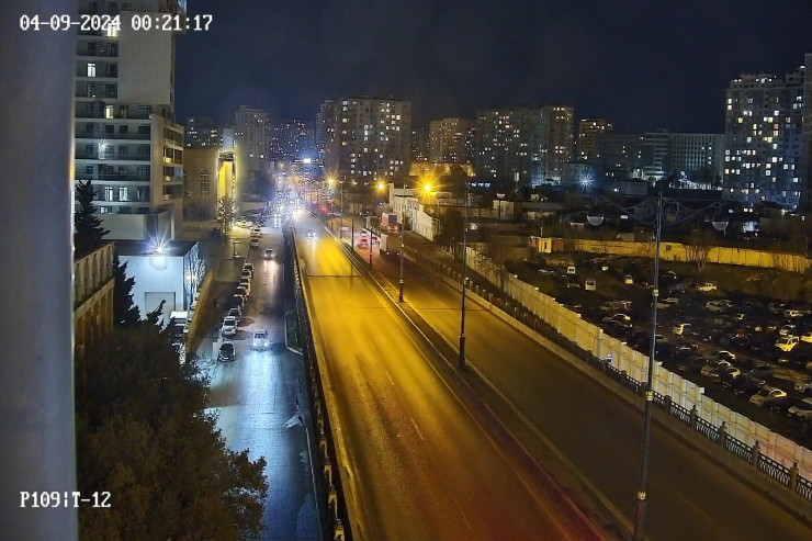 Bakıda yük maşnı yolu bağladı - SƏBƏB 