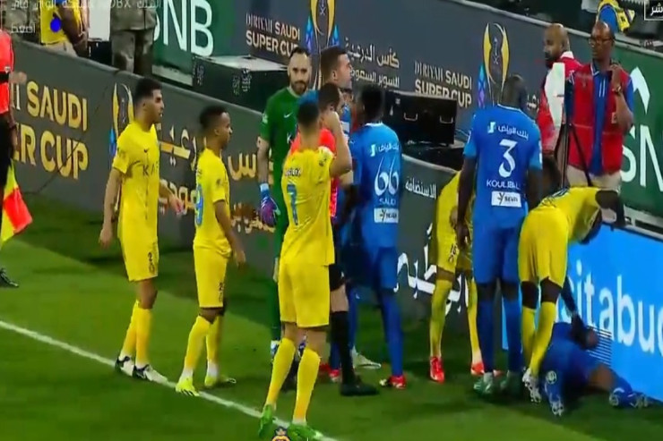 Ronaldo qırmızı vərəqə aldı, hakimə  əl qaldırdı   - VİDEO 