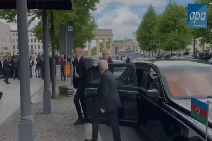  Soydaşlarımız İlham Əliyevi   Berlində coşqu ilə qarşıladılar -VİDEO 