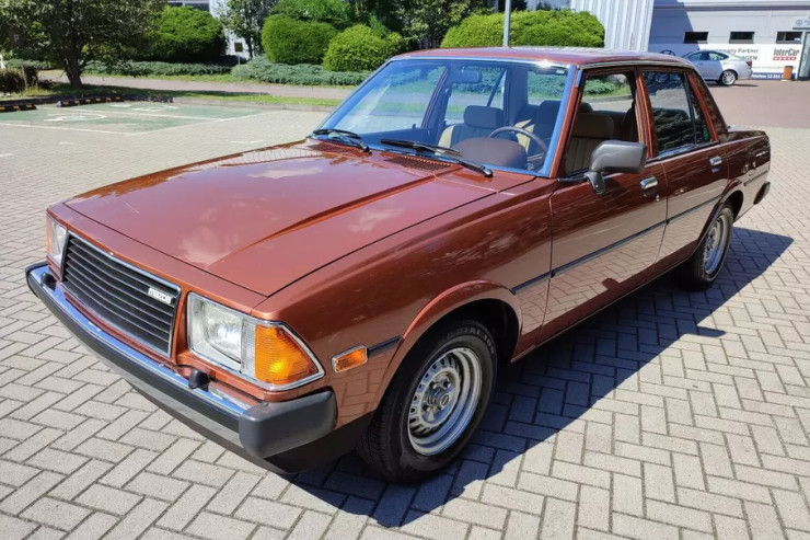 1980-ci illərdə dilerdə unudulmuş yeni Mazda 626-lar satışa çıxdı 