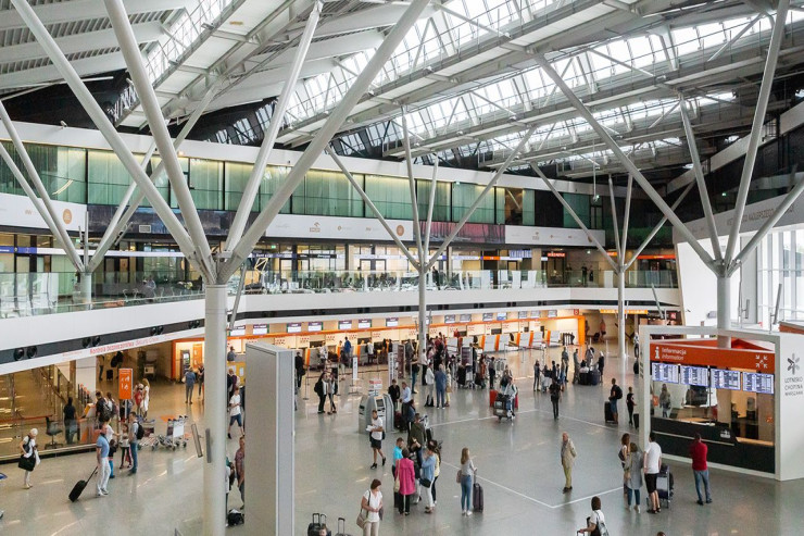 Azərbaycanlı kişi Polşa aeroportunda faciəvi şəkildə  öldü