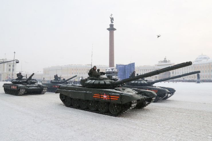 Ukraynada hərbi maşınlar pul qarşılığında yandırılır 