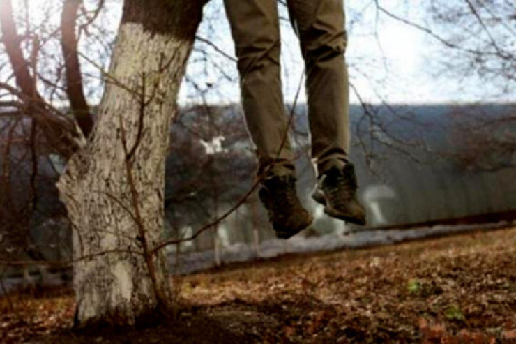 Qusarda DƏHŞƏT:  oğlu atasının asılmış meyitini tapdı