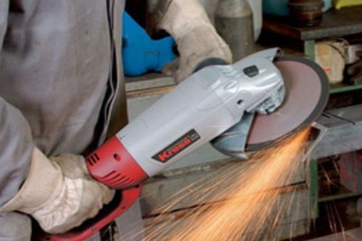 Bakıda DƏHŞƏT:  Laqonda ilə özünü doğrayan kişi öldü