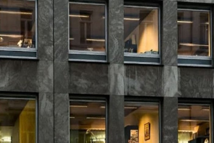 Bu ölkədə pəncərəyə pərdə asmaq QADAĞANDIR 