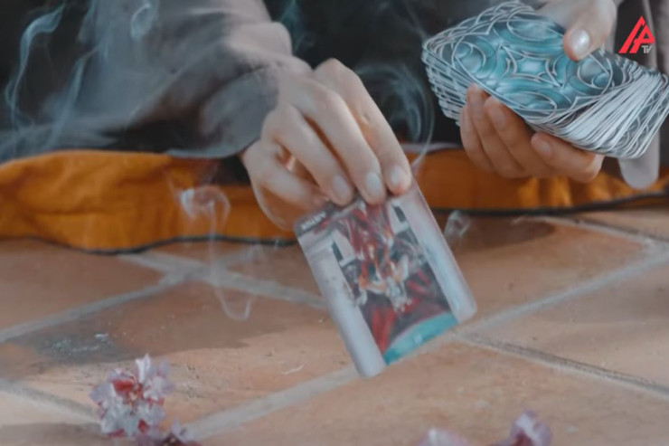 Falçılıq qanunla qadağan deyil? – Özünə “yaşam koçu” deyən də falçı çıxdı - VİDEO 