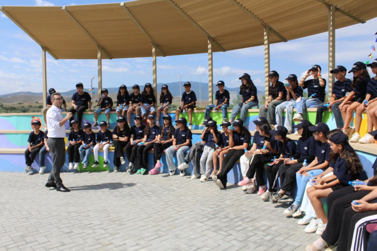 Bazarstore “Füzulidə yay məktəbi” layihəsində iştirak edib