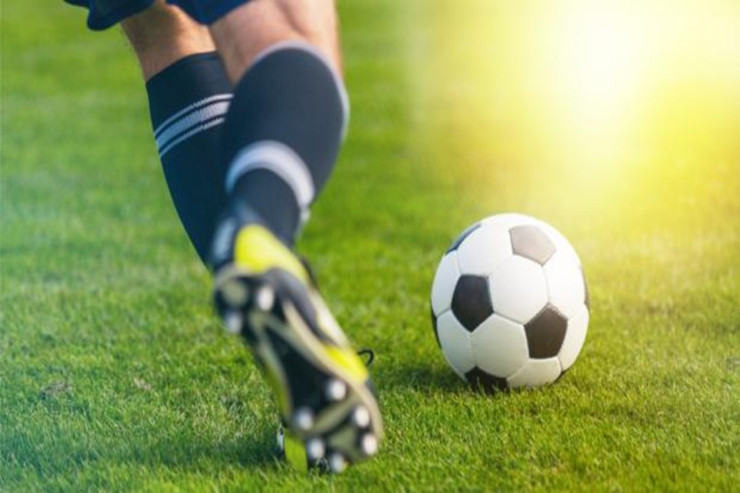 Çempionat bir futbolçuya görə dayandırıldı 