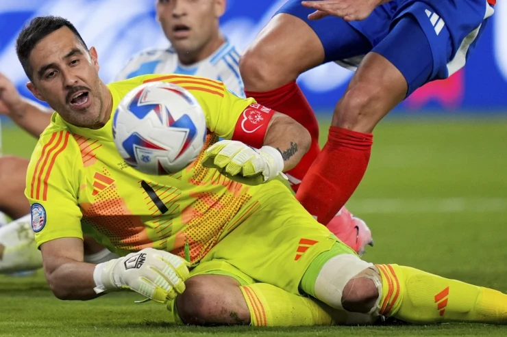 "Barselona" və "Mançester Siti"nin keçmiş qapıçısı  karyerasını bitirdi