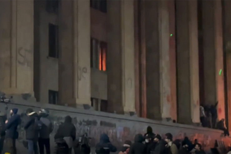 Gürcüstan parlamenti bu vəziyyətdədir-VİDEO 