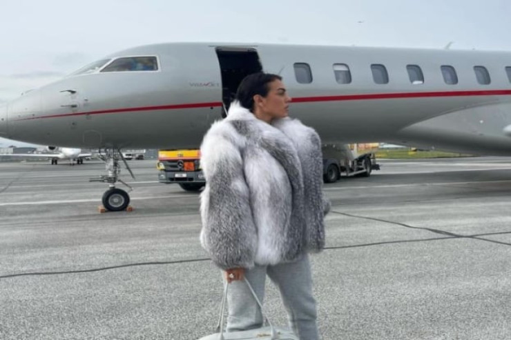 Kriştiano Ronaldonun sevgilisi 73 milyon dollarlıq dəbdəbəli təyyarəsini  göstərdi