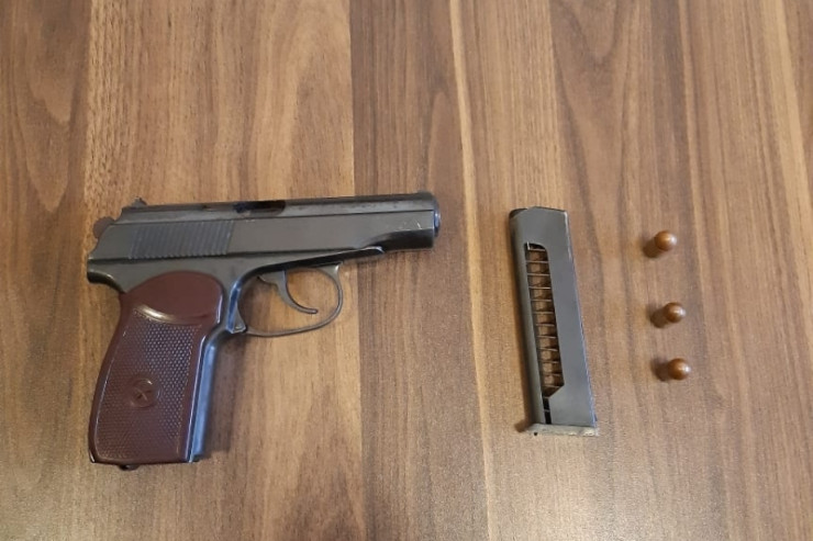 Bakının mərkəzində silahlı saxlanıldı